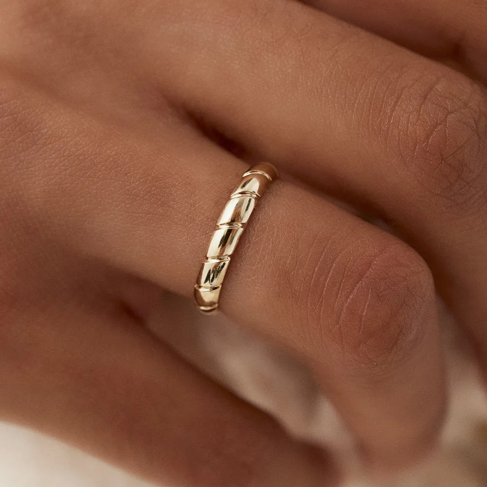 14k 3MM Unique Diagonal Cut Design Gold Ring