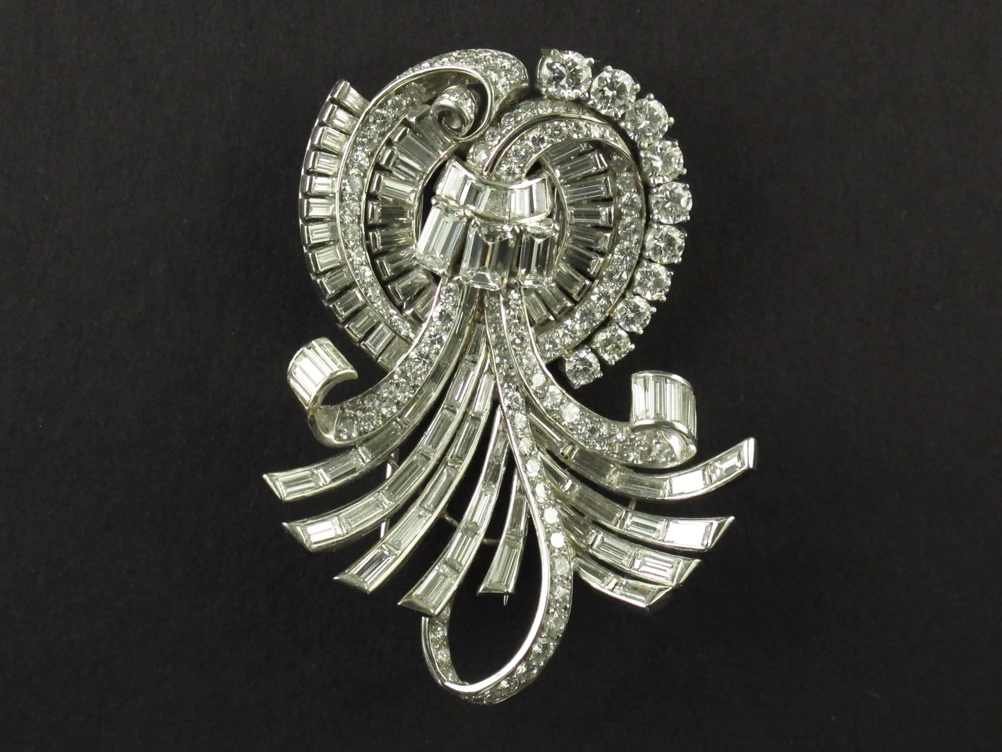 An Art Déco platinum and diamond brooch