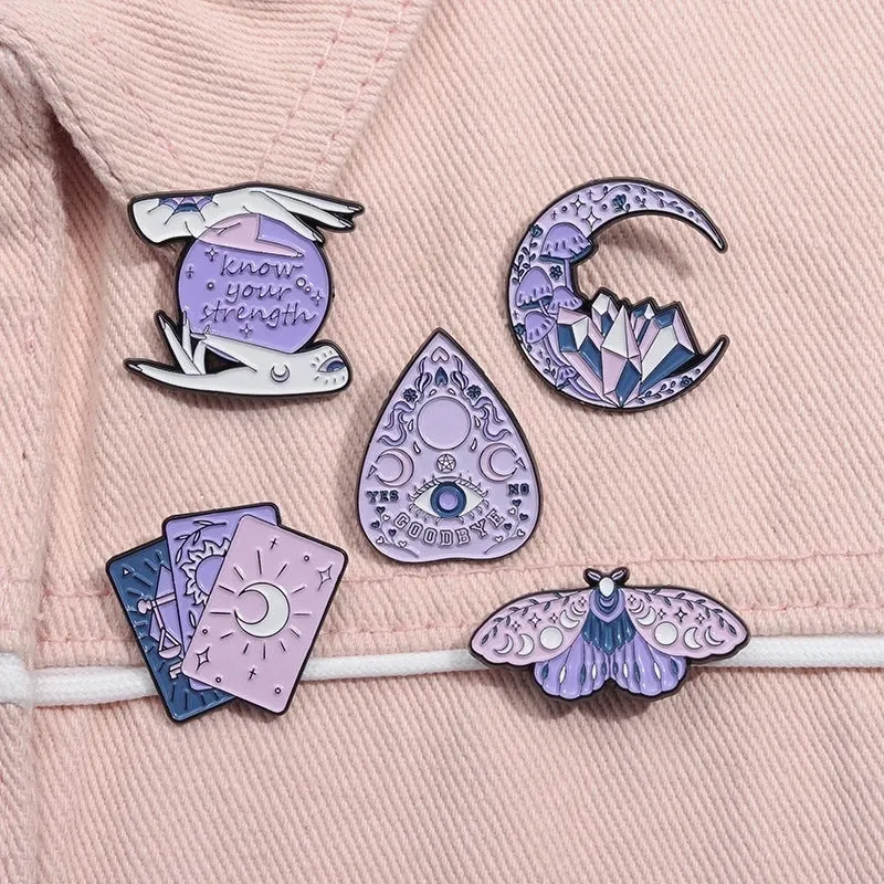 Cartoon Style Artistic Moon Eye Butterfly Alloy Stamping Stoving Varnish Plating Women's Brooches