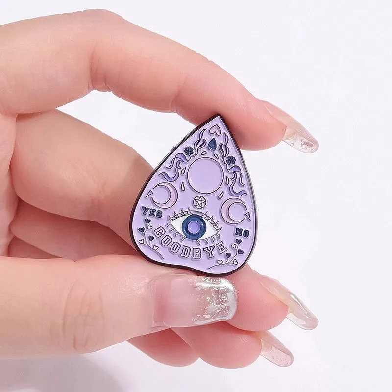 Cartoon Style Artistic Moon Eye Butterfly Alloy Stamping Stoving Varnish Plating Women's Brooches