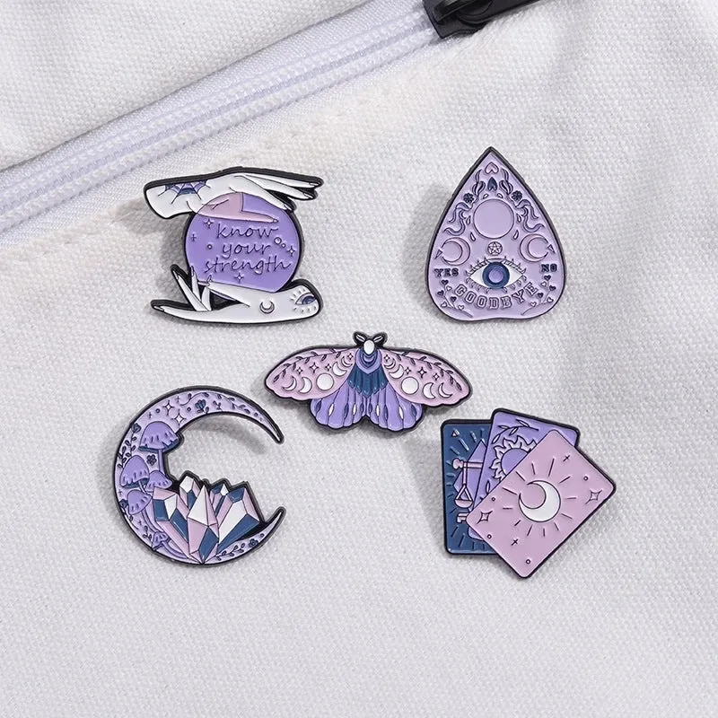 Cartoon Style Artistic Moon Eye Butterfly Alloy Stamping Stoving Varnish Plating Women's Brooches