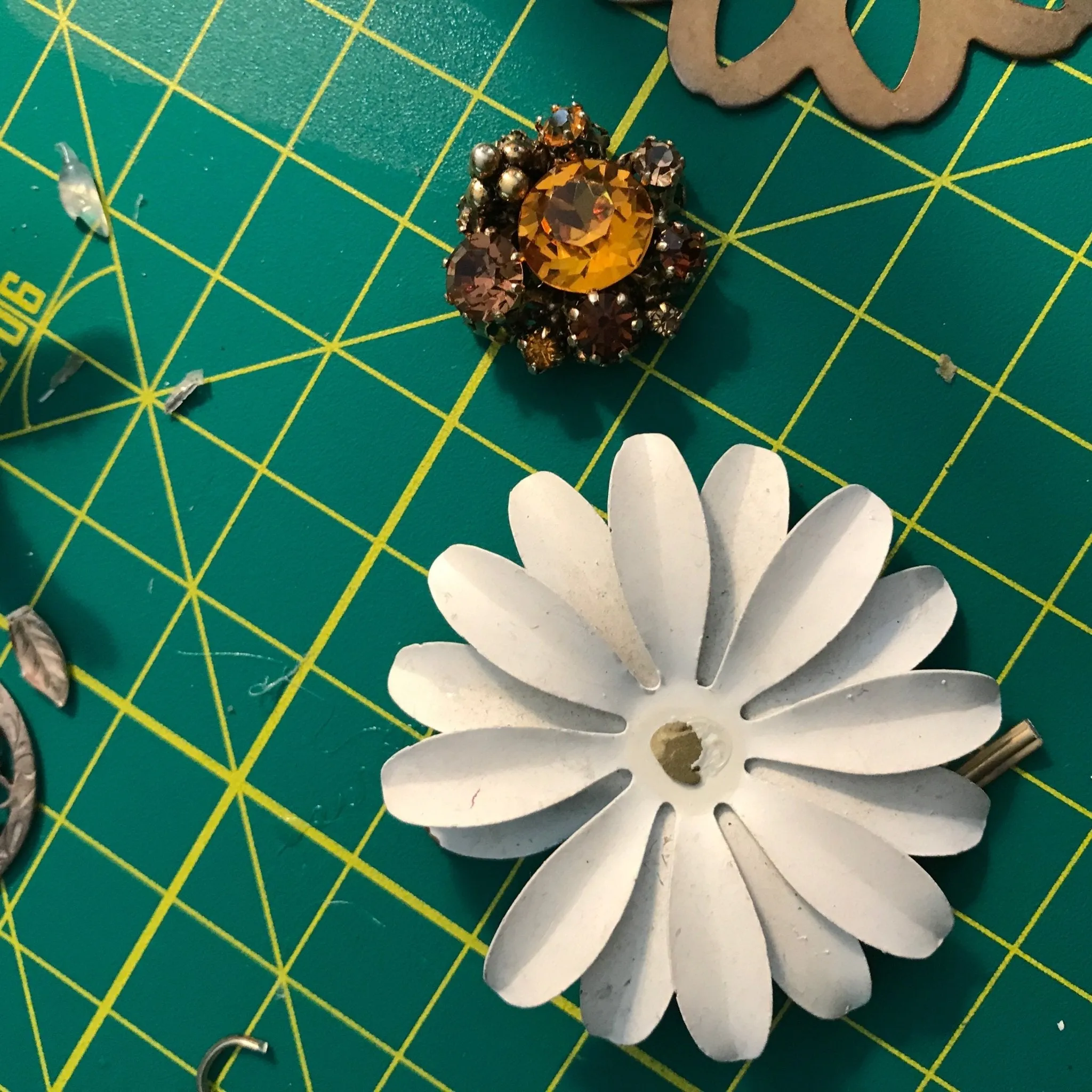 Upcycled Flower Statement Ring. Vintage Daisy Flower Ring. Recycled Ring.