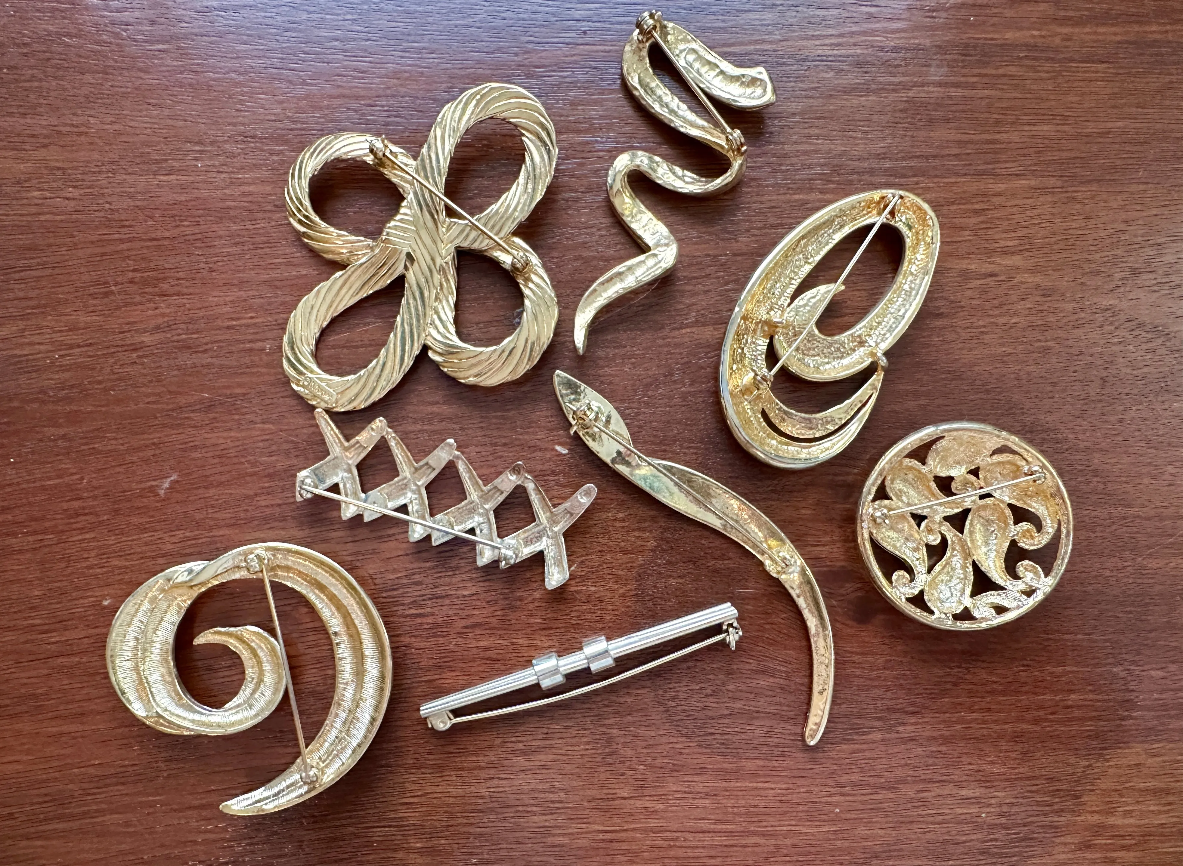 Vintage 80's Large Runway Gold Tone Brooch Brooches Pin Lot Abstract Swirl Knot